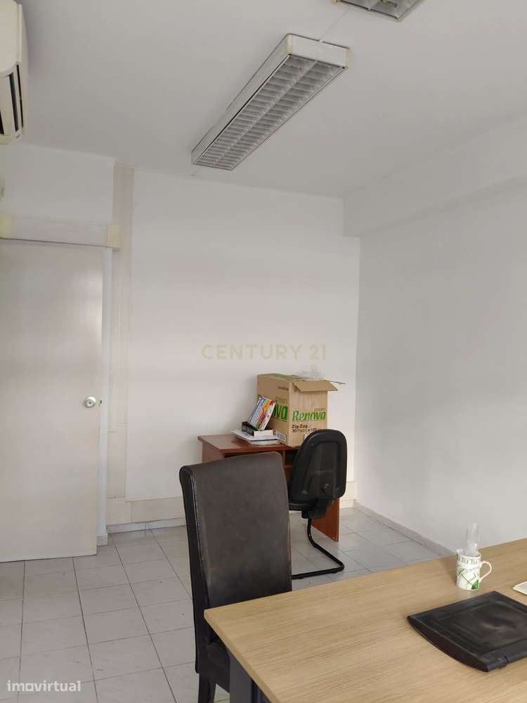 Apartamento com 75 m2 transformado actualmente em escritório-8