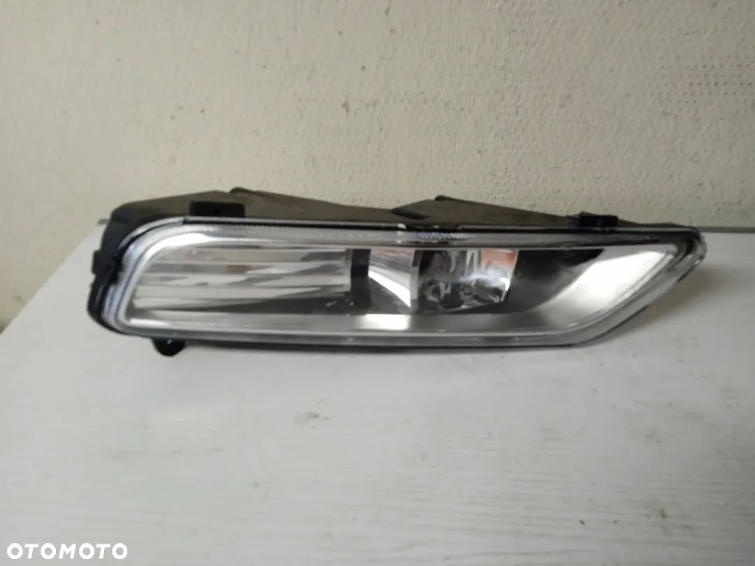 LAMPA  JAZDY DZIENNEJ VW PASSAT B7 10-15 PRAWA NOWY ZAMIENNIK - 1