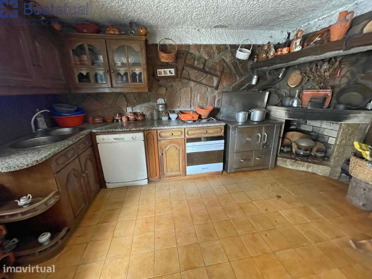 Moradia T4 Isolada - 5 min. Centro Sto. Tirso-11