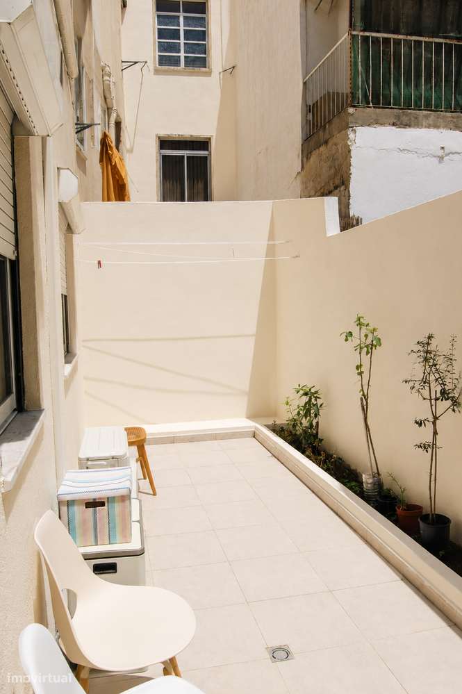 Apartamento T2 com terraço no Bairro de Santos ao Rêgo-23