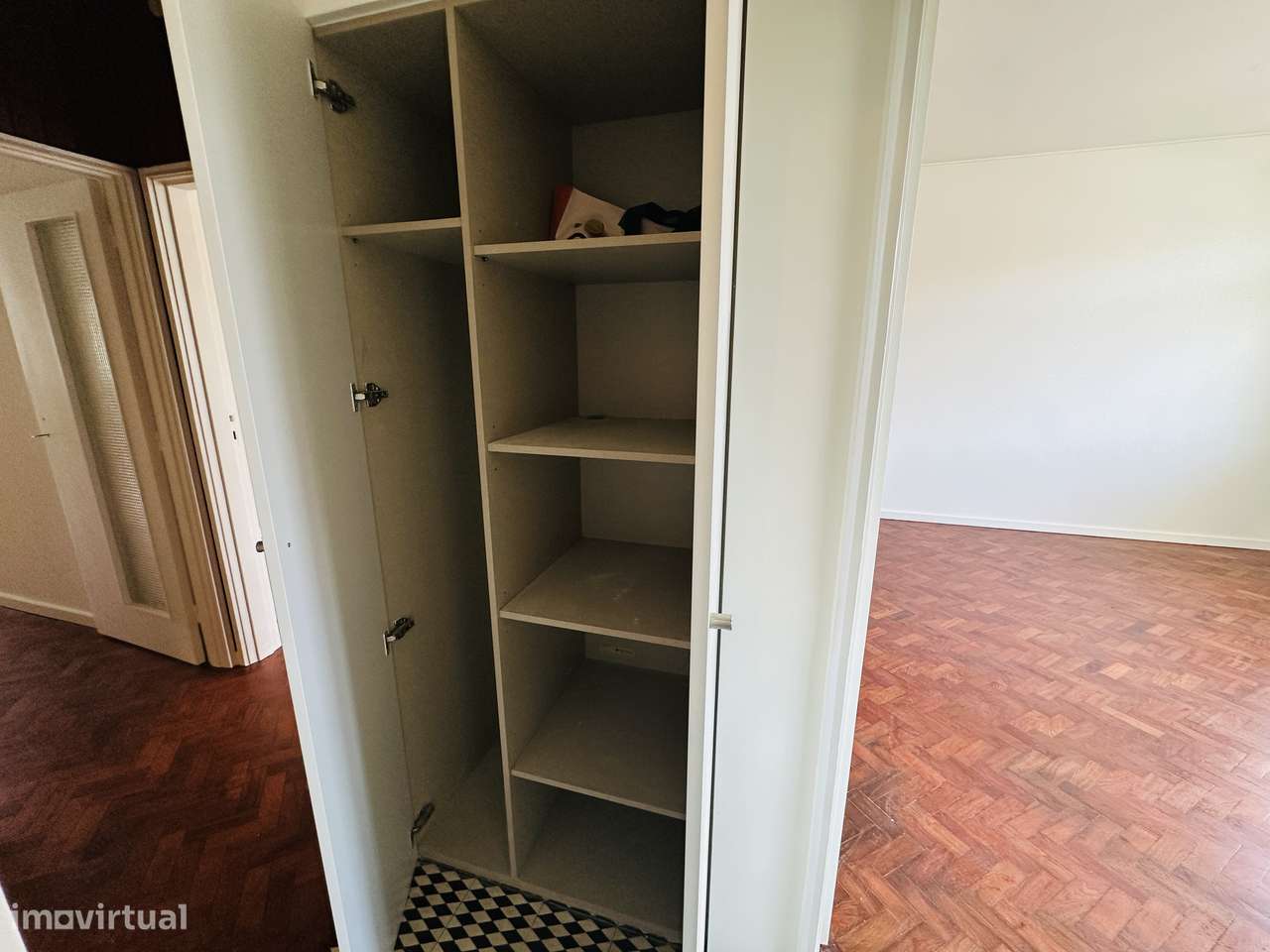 Apartamento T3 totalmente remodelado, com boa localização à Lapa-Porto - Grande imagem: 5/29