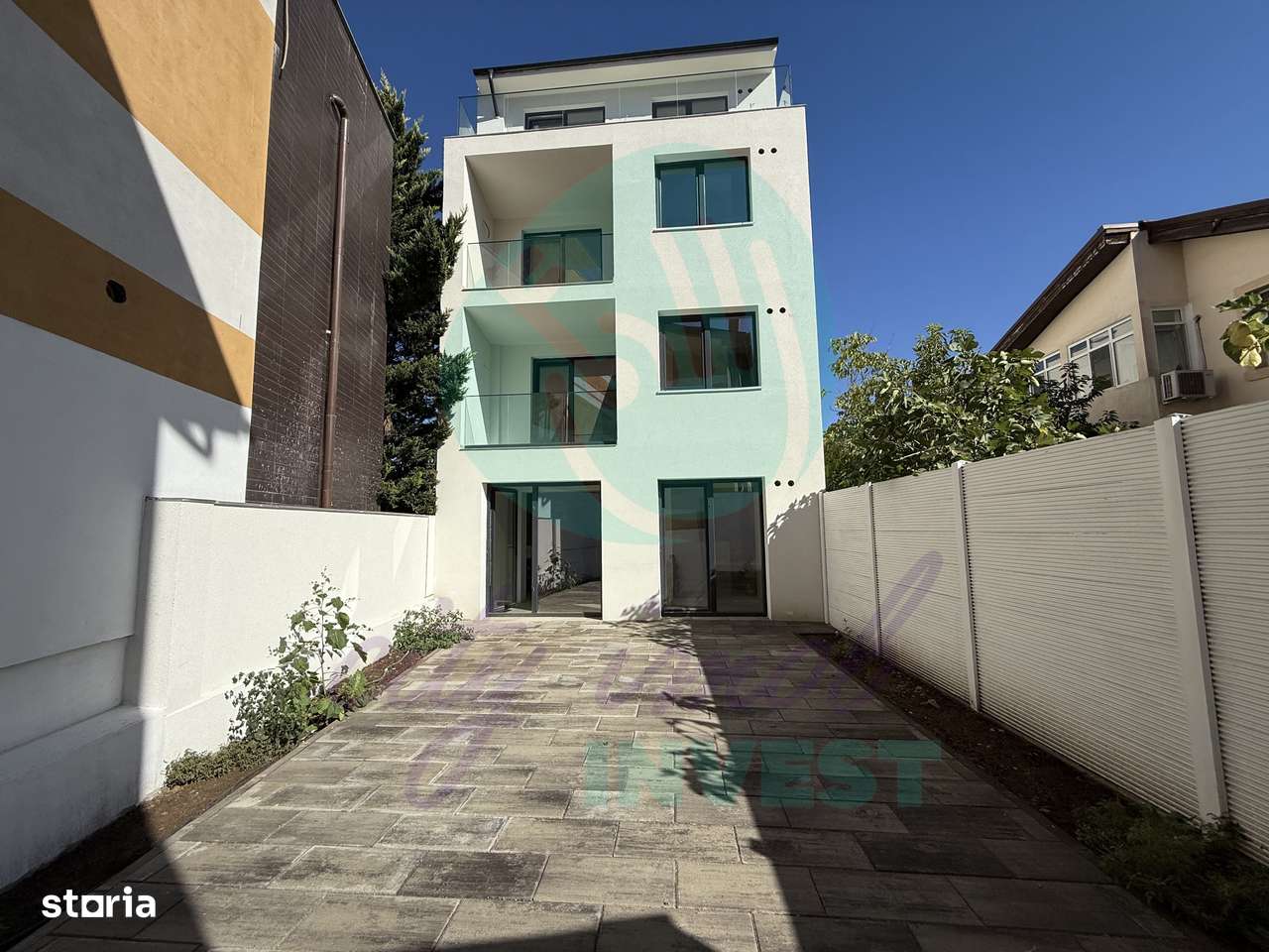 Apartament cu o curte generoasa de 60 mp