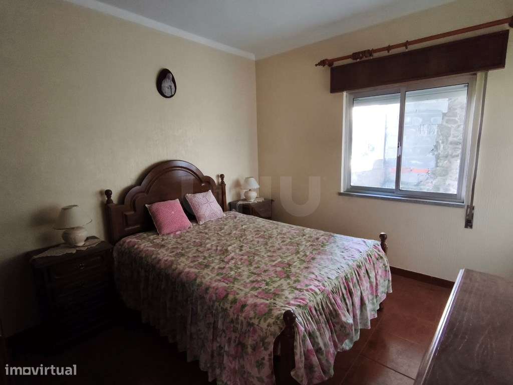 Moradia acolhedora, em aldeia tranquila e pronta a habitar-11