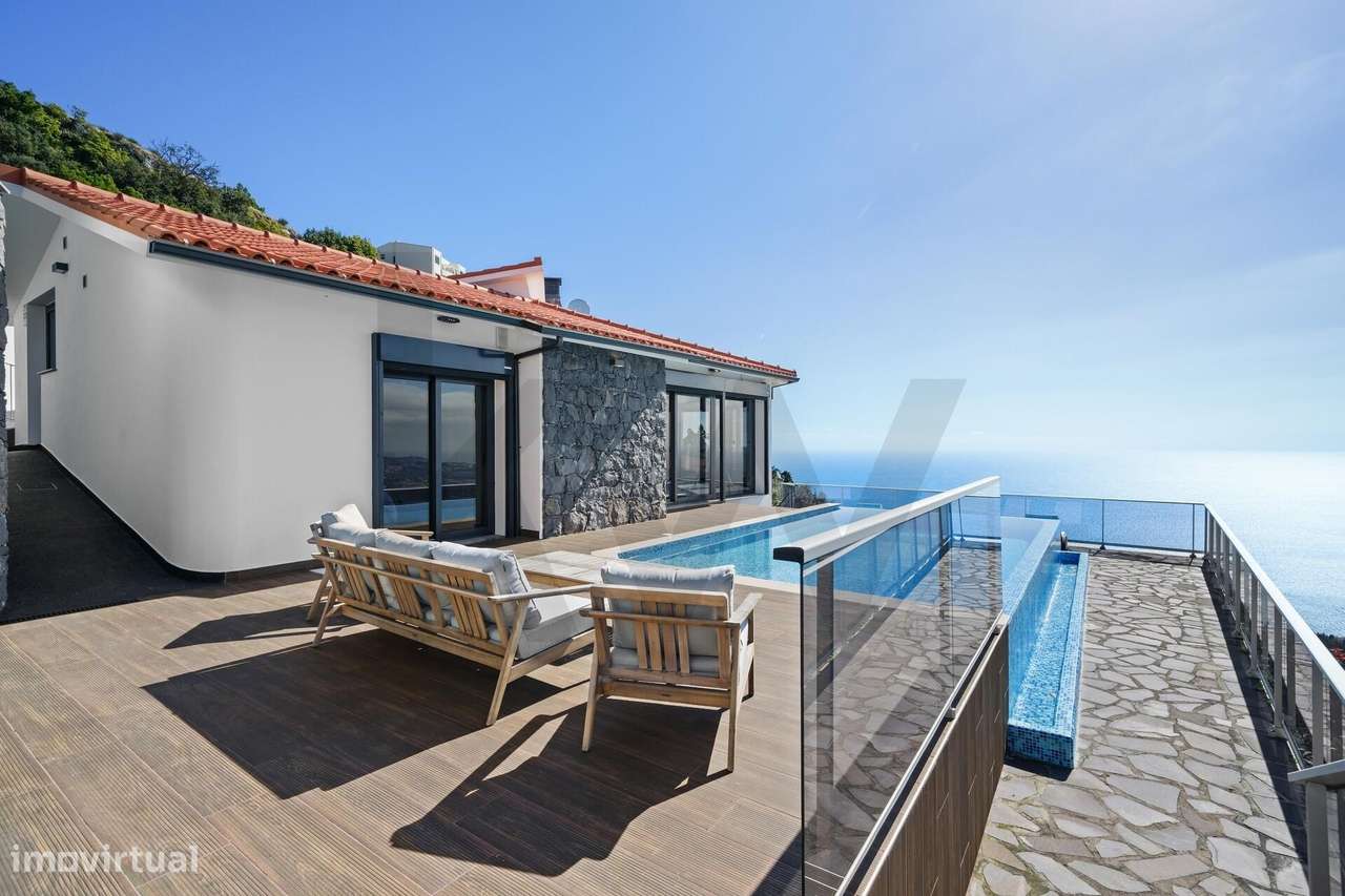 Moradia T4 com piscina e vista oceano, São Gonçalo, Funchal-7