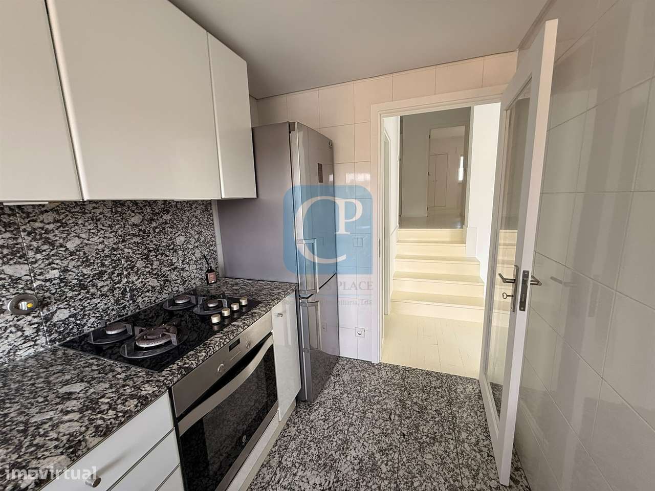 Apartamento T2 com lugar de garagem e arrumos em Vermoim na Maia-17