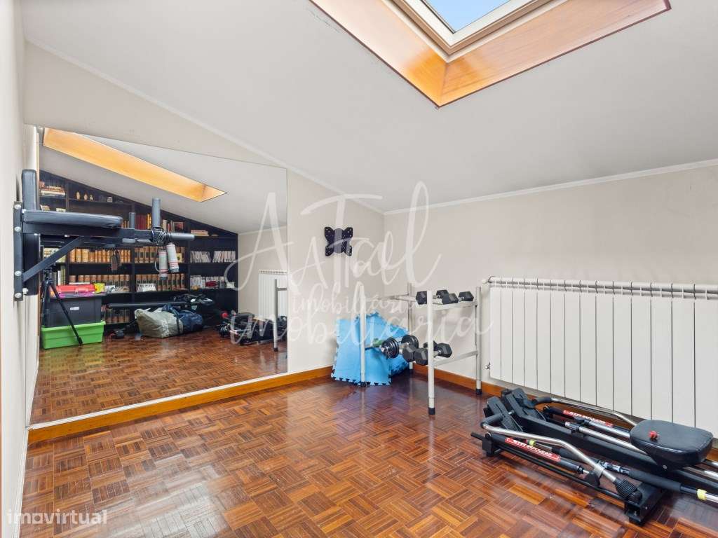 Duplex T5 no centro de Ponte de Lima com terraço panorâmico e 2 gar...-25