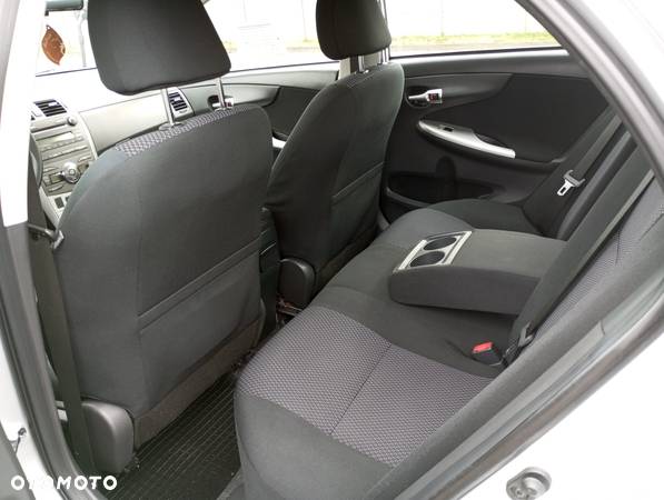 Toyota Corolla 1.6 Prestige - 18