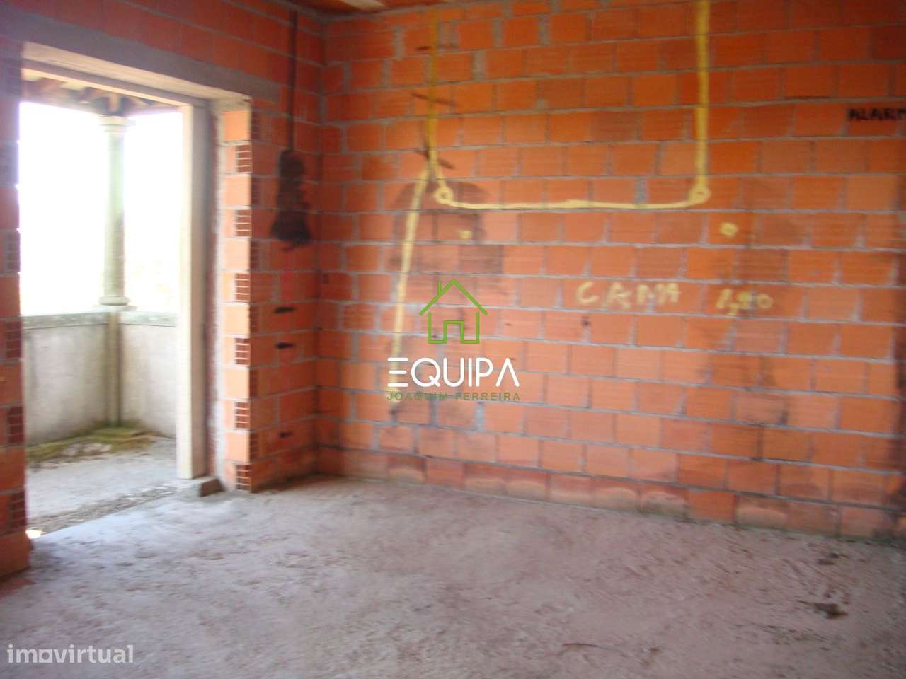 Terreno para construção (com moradia  T-5, construída em grosso), e-21