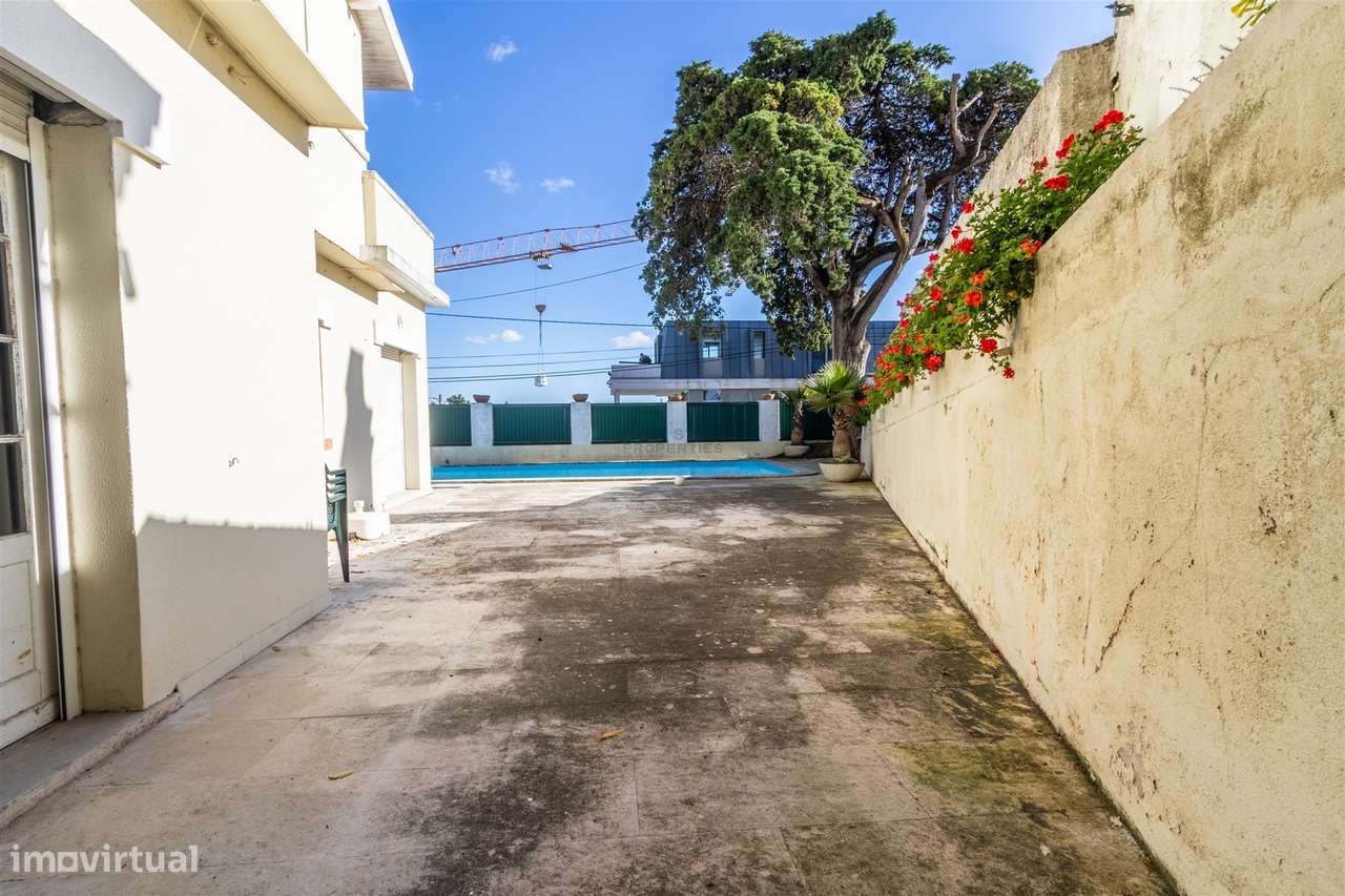 Moradia Estoril Cascais Vista Mar para renovar T6-53