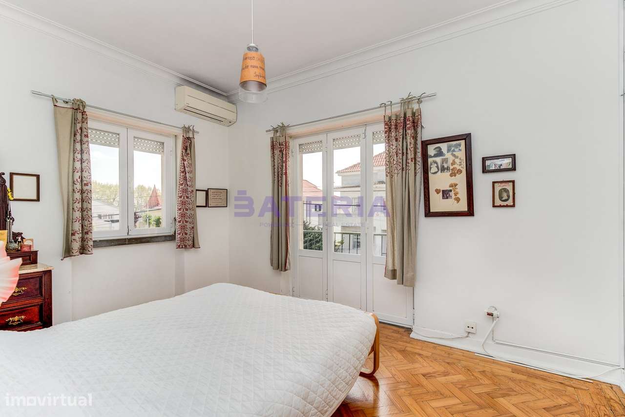 Moradia Independente T5 em Linda-a-Velha-26