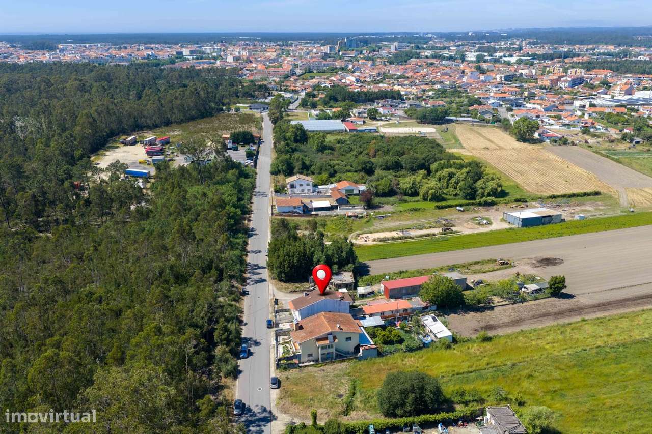 Moradia T3 com terreno e anexos em Ovar-10