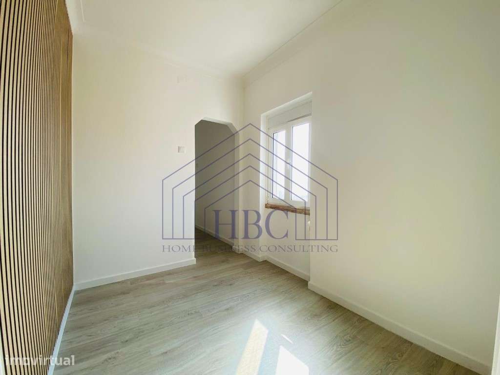 Apartamento T2 Transformado num Excelente T1 Remodelado com Vista R...-7