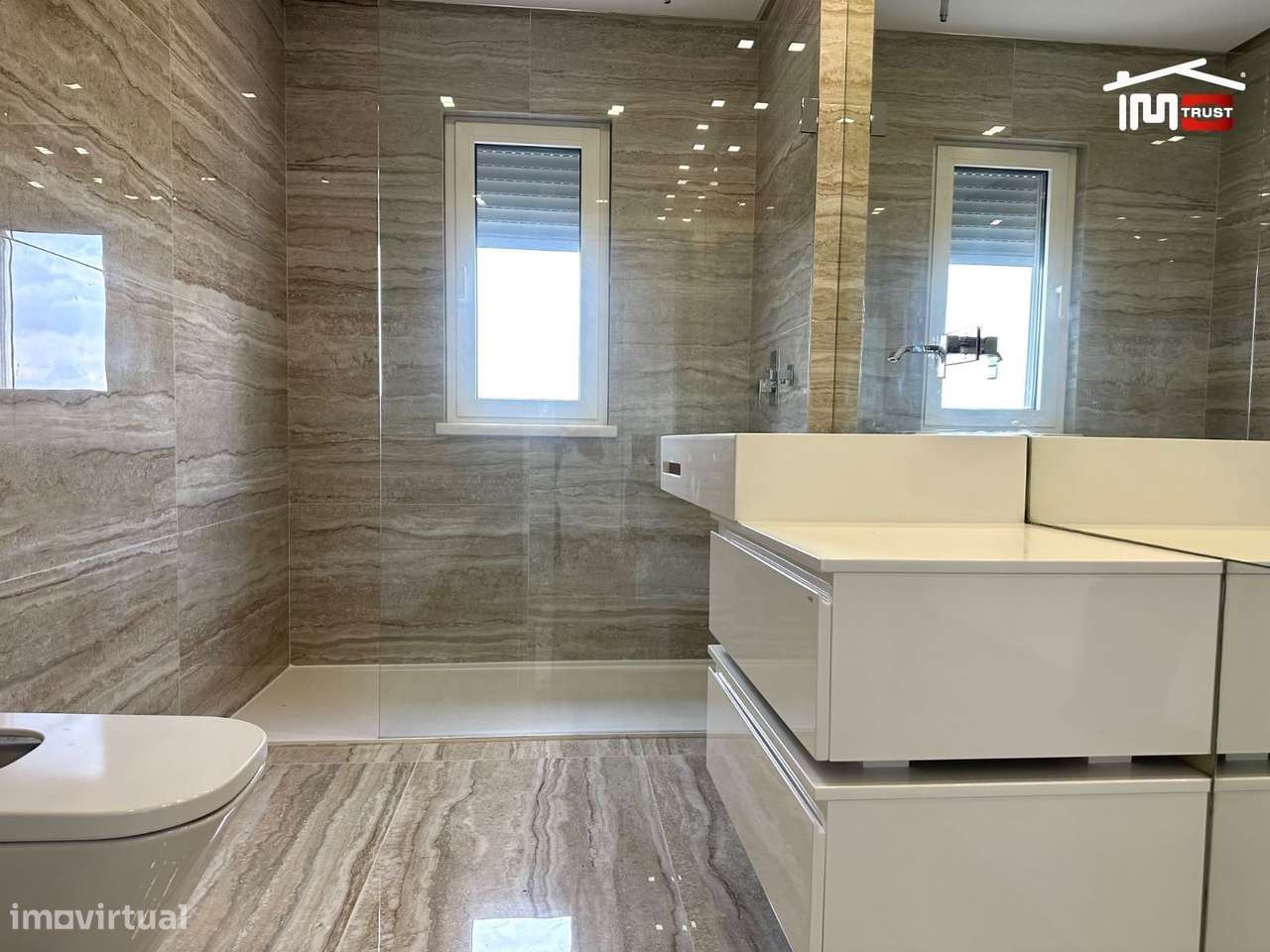 Incrivel Apartamento T3 com Varandas, Garagem e Arrecadação-21