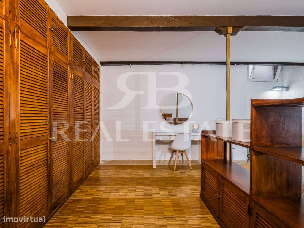 T1 - Chiado, Santa Catarina, centro de Lisboa.-14