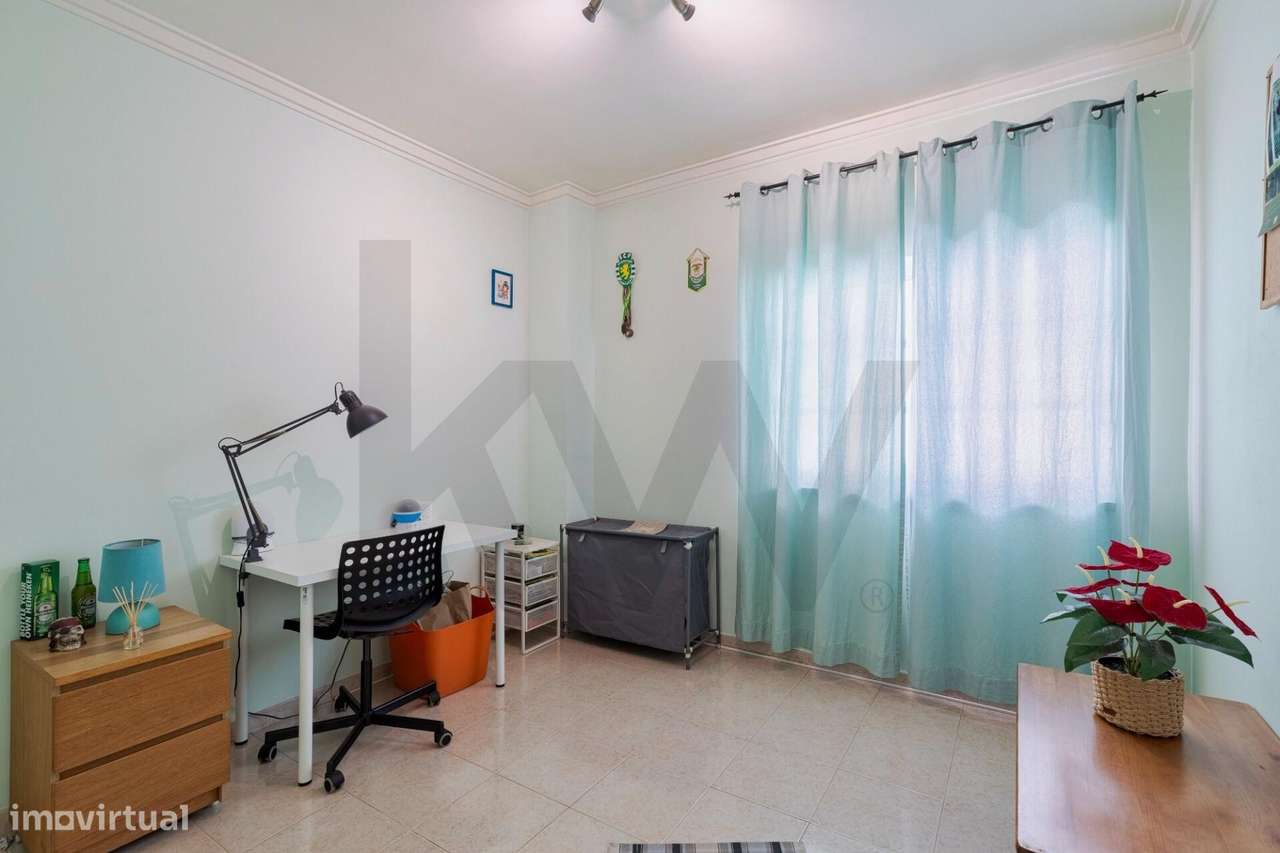 Moradia T3+2 com Piscina e Cave Independente — Quinta do Conde-23