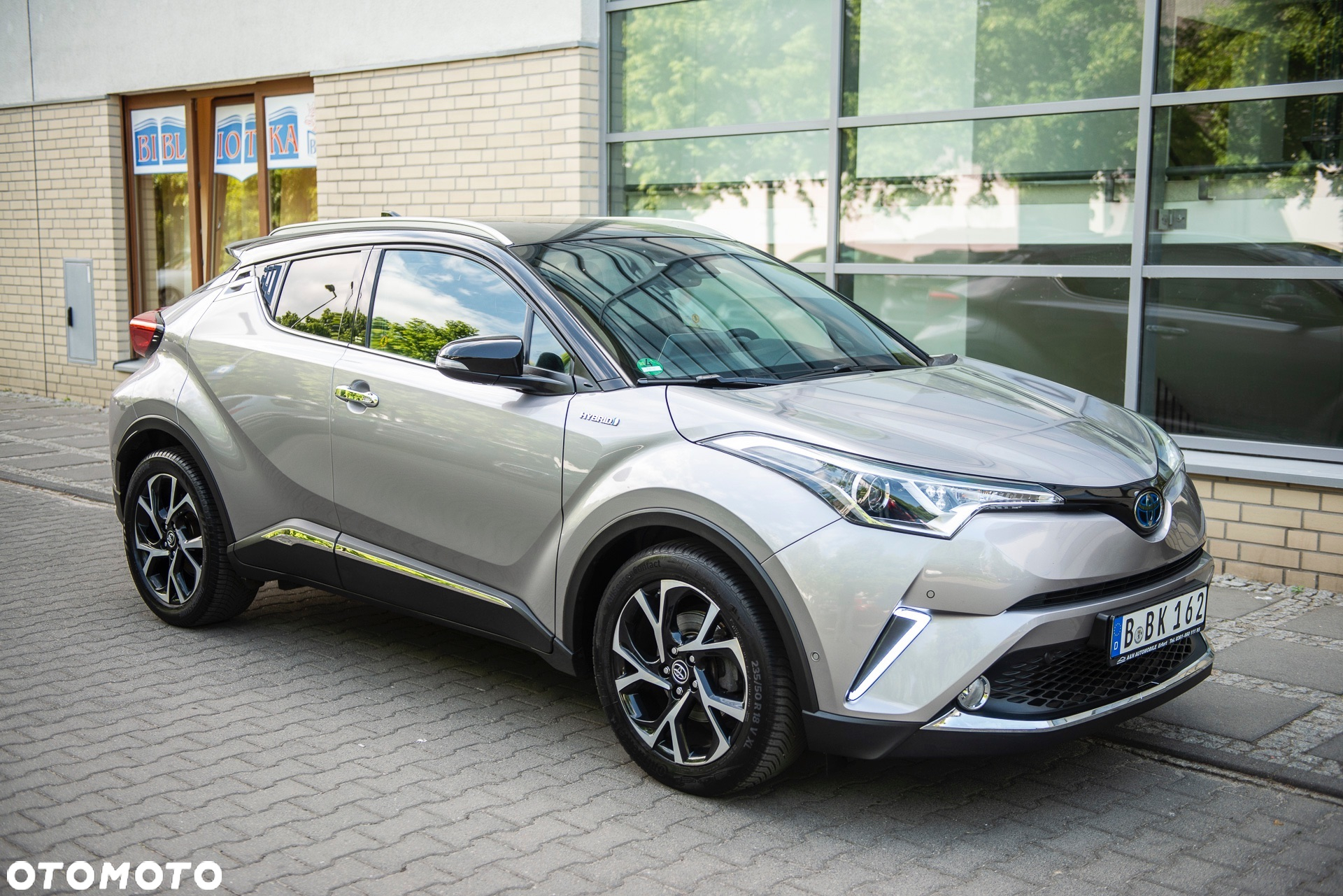 Toyota C-HR Hybrid Style Selection - 11