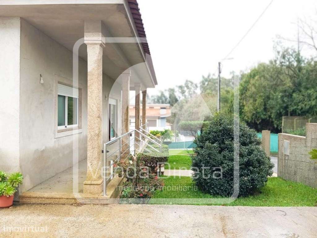 Moradia T3 com terreno de 650 m² para renovação - Santa Cristina do... - Grande imagem: 4/22