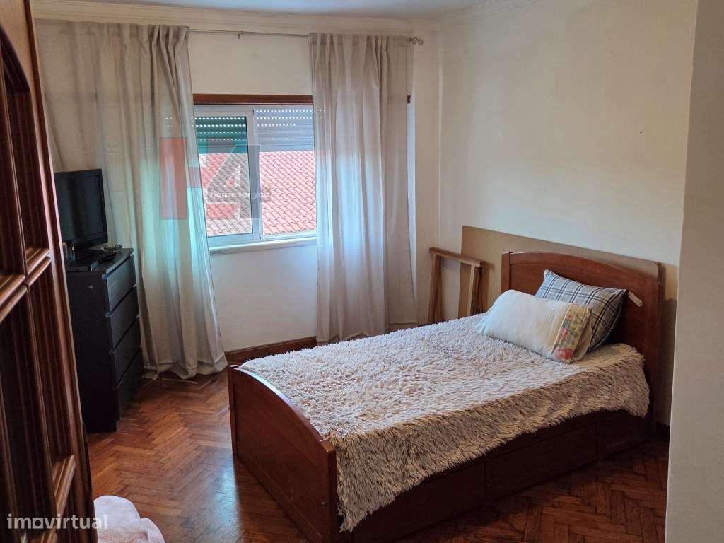 T2 com box e ótima localização na Amadora-10