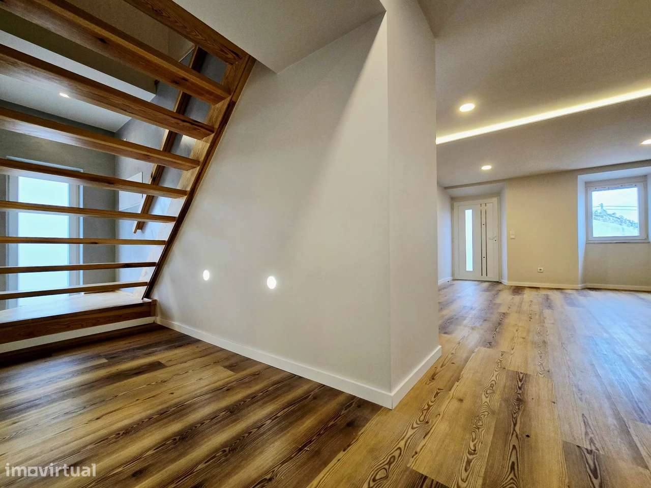 A casa onde o seu futuro começa – Moradia T3 remodelada, moderna e lum-10