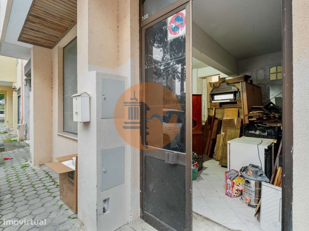 Armazém com montra na Tapada das Mercês, Sintra - Grande imagem: 2/25