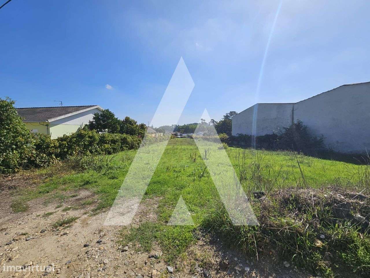 Terreno com possibilidade de construção situado em Eixo - Grande imagem: 2/9