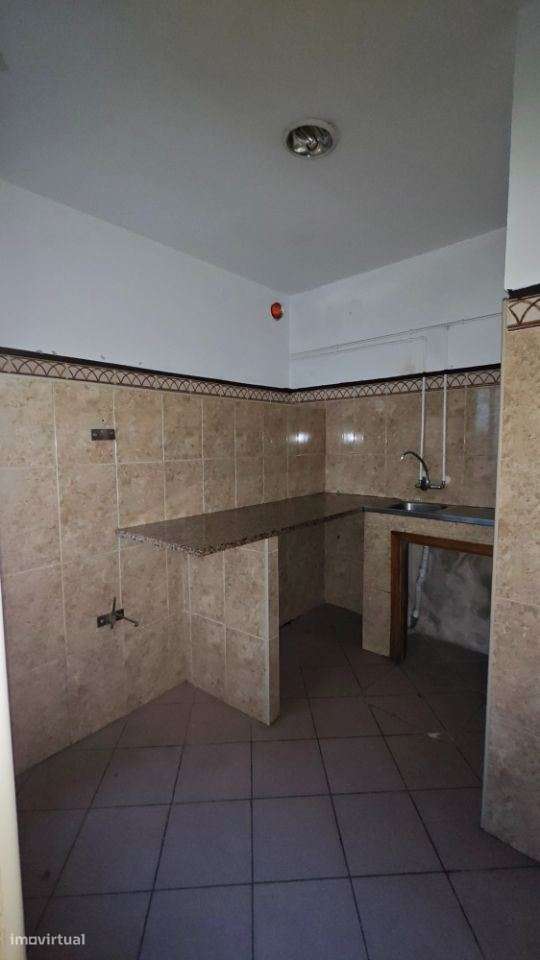 Loja R.Antero Quental - 66m2 + 100m2 logradouro - Porto - Grande imagem: 5/11