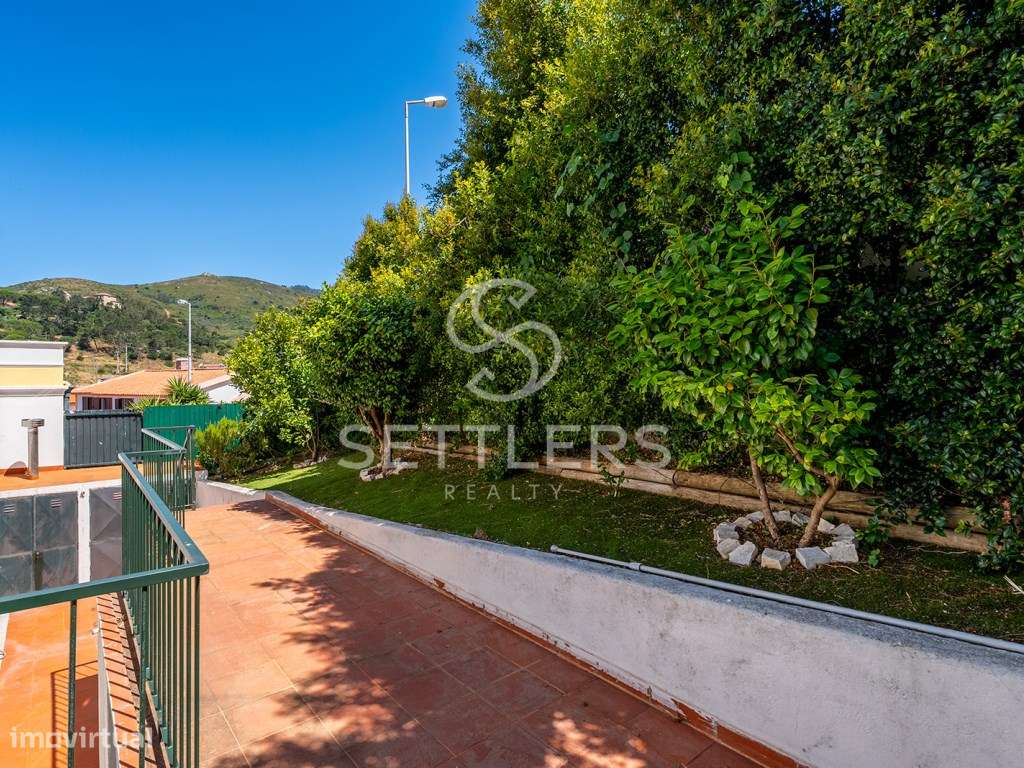 Moradia T4 geminada com piscina - Malveira da Serra-32