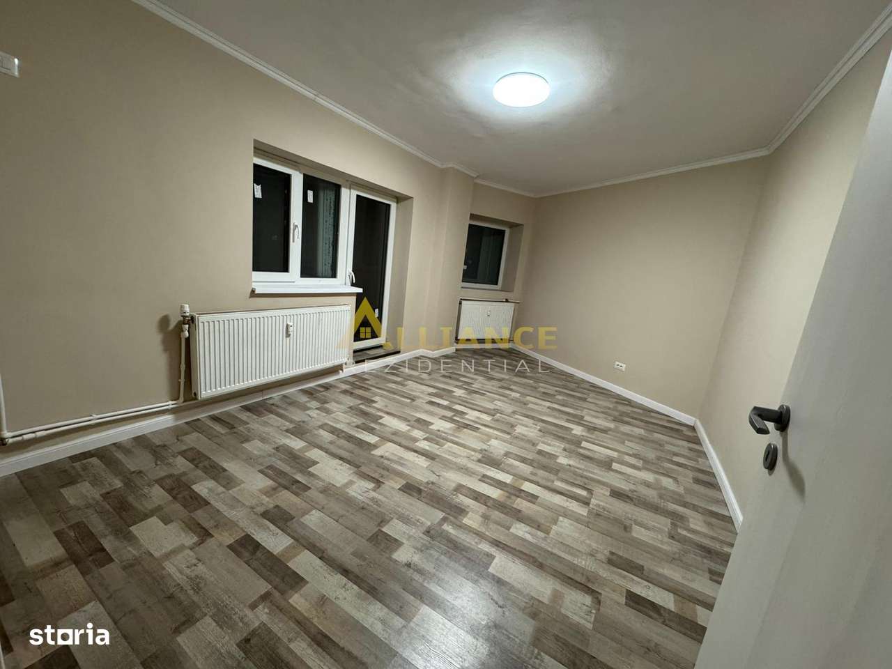 Apartament 3 camere, decomandat - 300 m de Metrou Aparatorii Patriei -