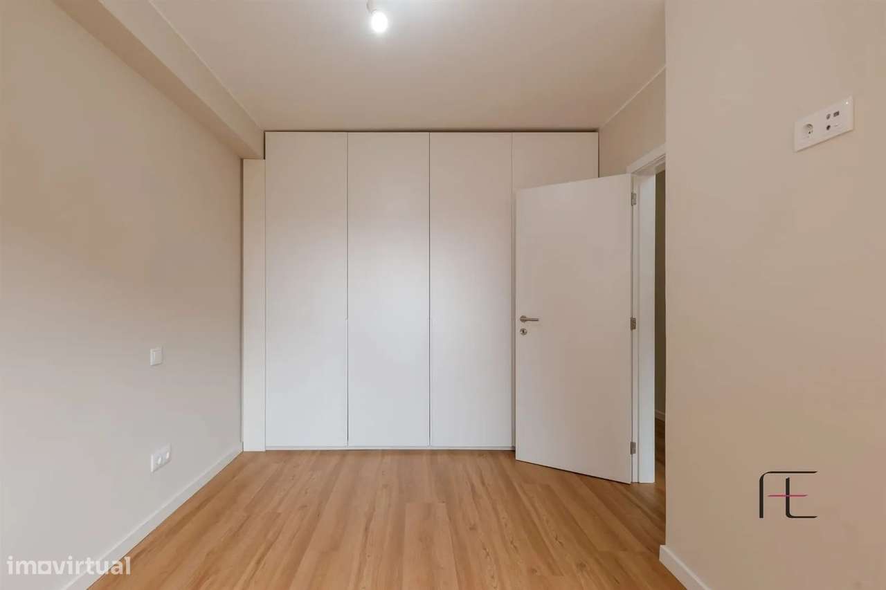 Apartamento T4, Porto, Porto-10