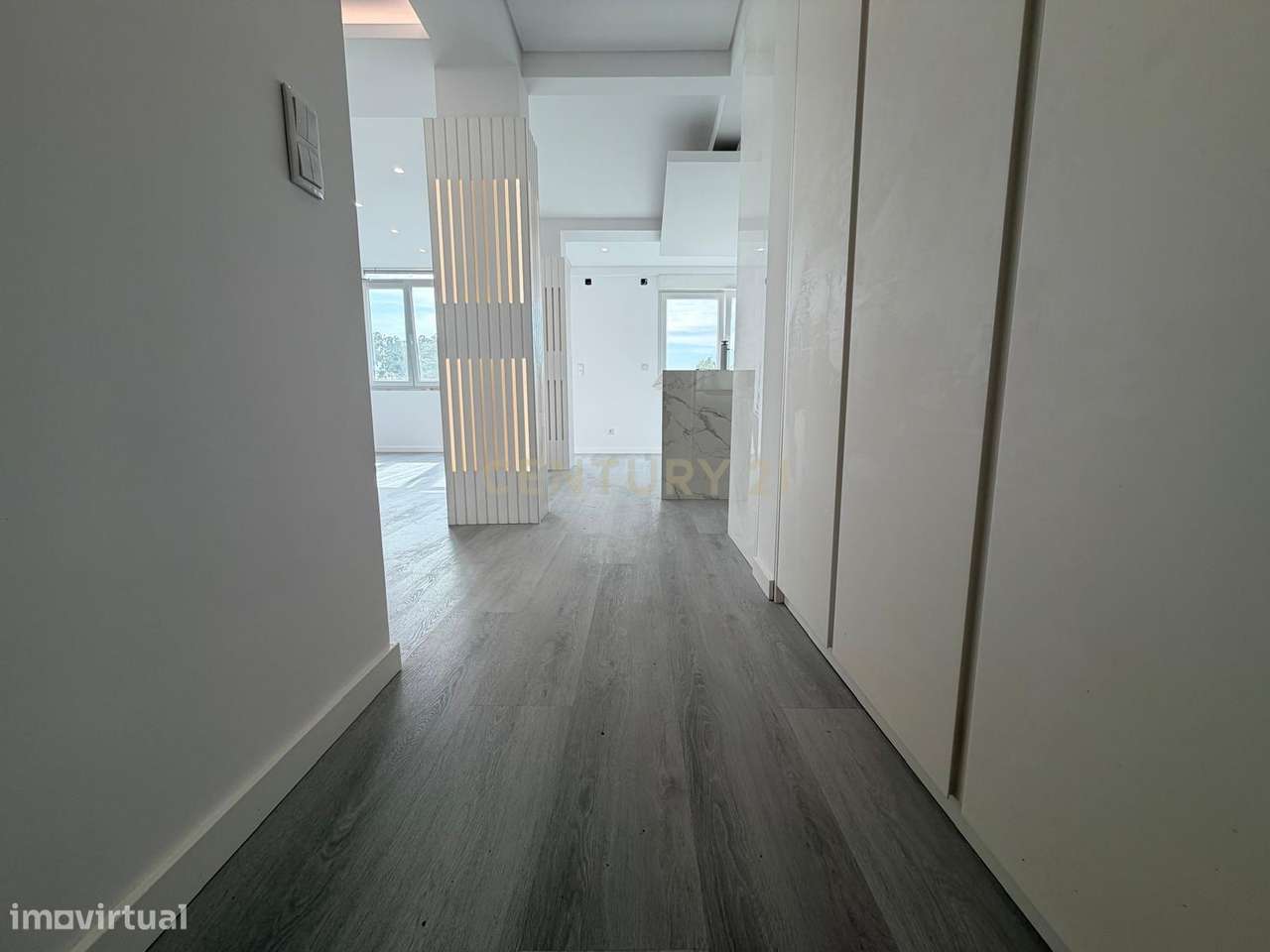 T2 no centro de Queijas totalmente remodelado-9