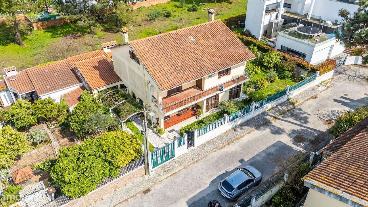 Moradia Com Caracteristicas Unicas Na Aroeira
