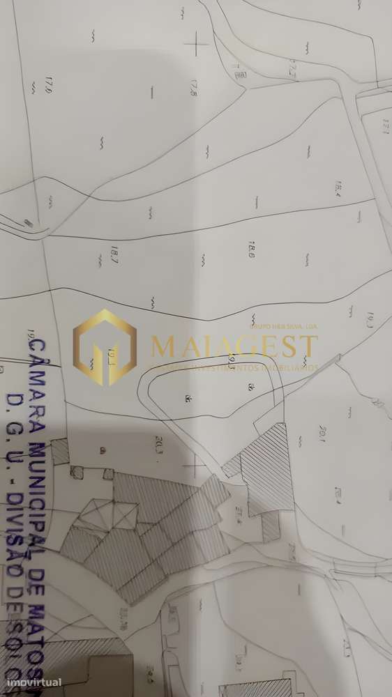 Casa de Lavoura T4 em Granito com Terreno de 5.000 m2 em Matosinhos-4