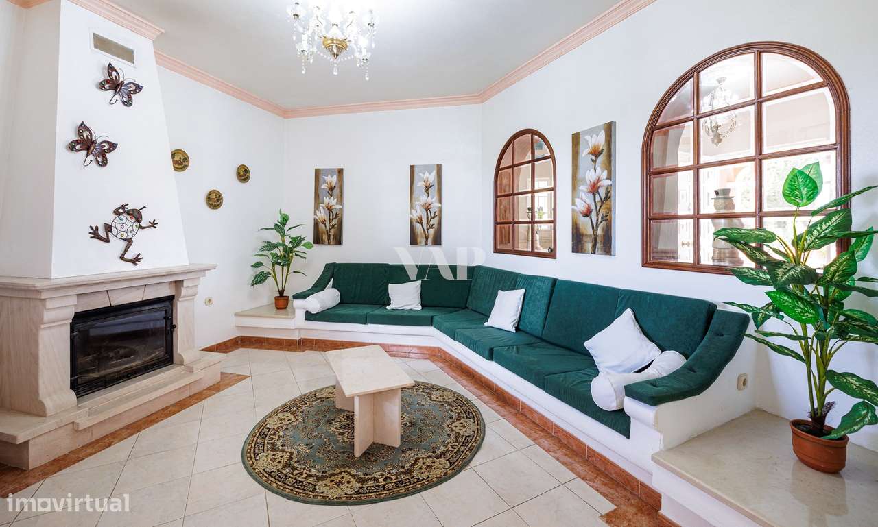 Moradia V5 com piscina e jardim privativos em Olhos de Água - Grande imagem: 3/52