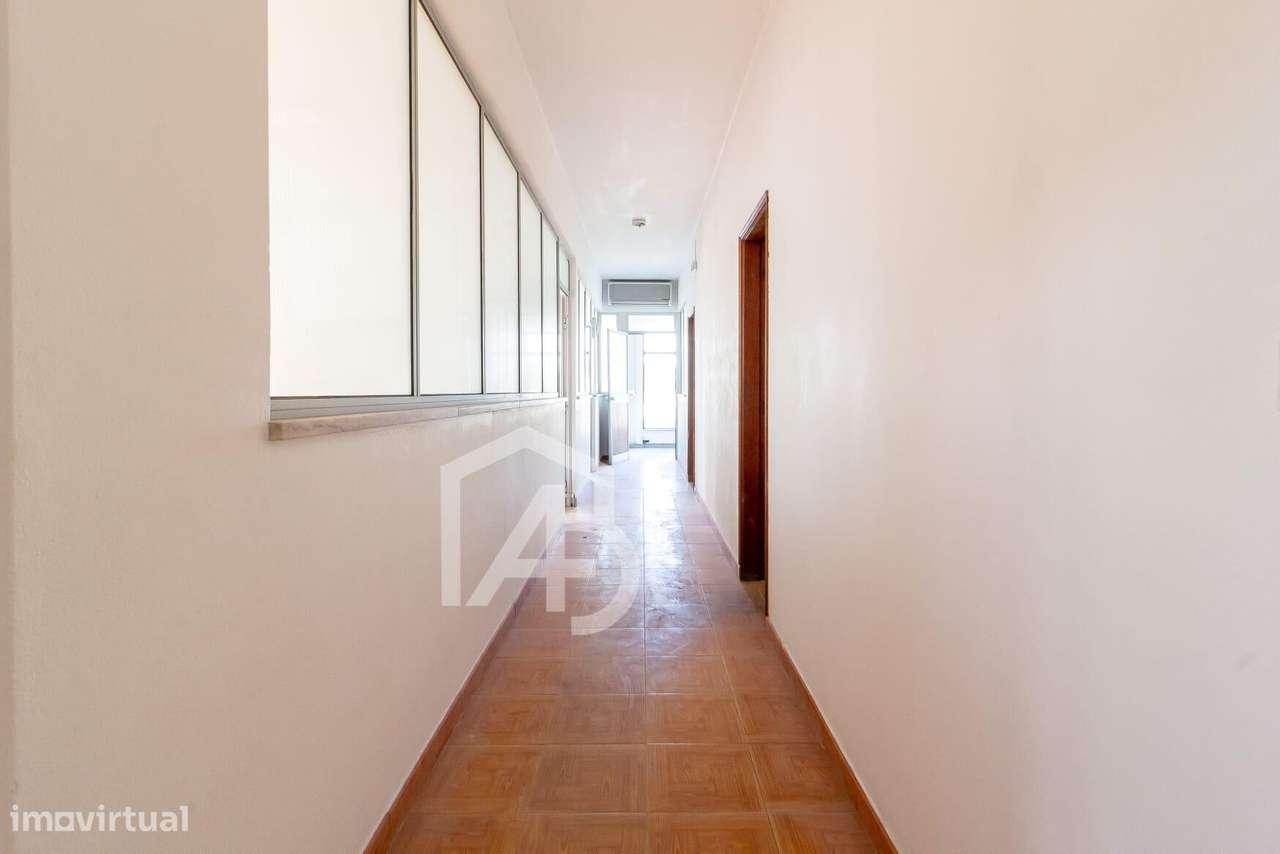 Prédio com potencial de reabilitação – Pernelhas, Leiria - Grande imagem: 5/58