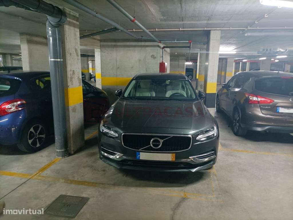 Vende-se Excelente T3 na Pontinha com 2 Lugares de Parqueamento-45