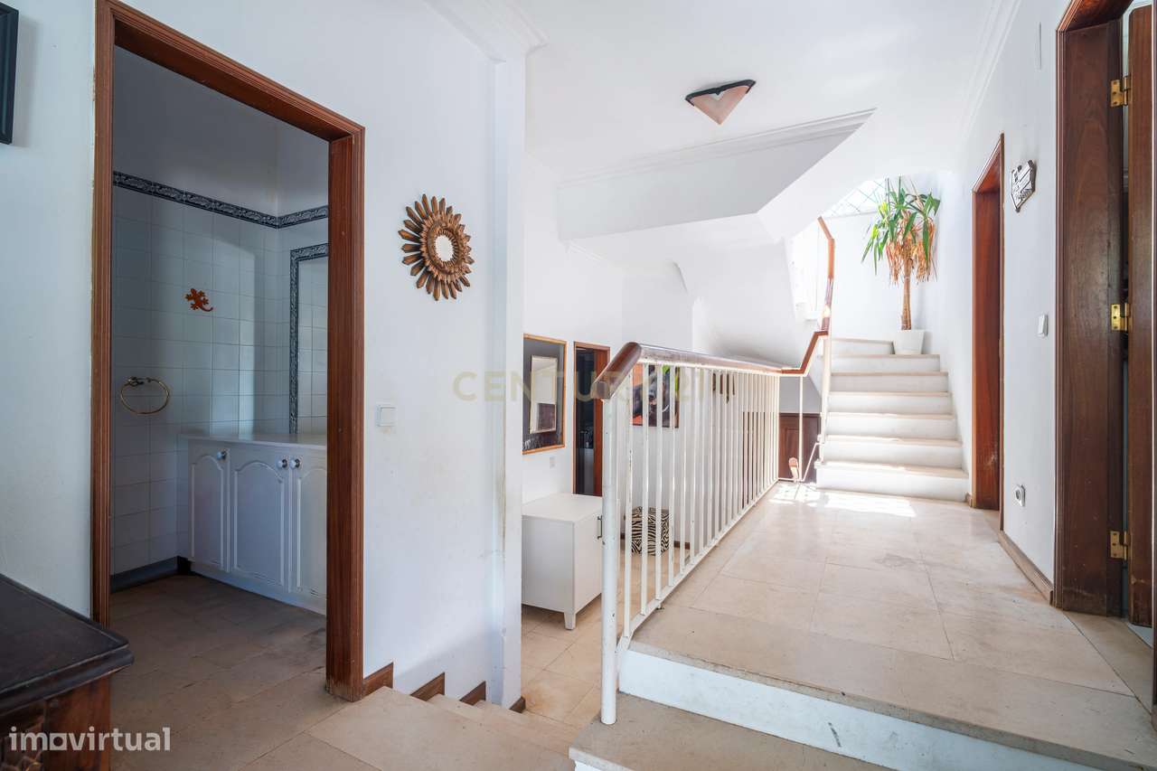 Espetacular Moradia em Cascais com Jardim e Piscina-8