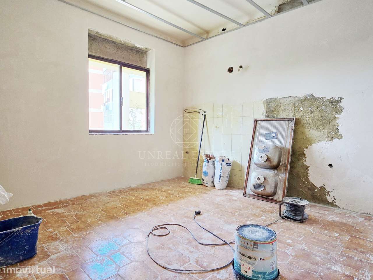 Apartamento T3 em Remodelação com Terraço de 80 m² e Parqueamento | Se-50