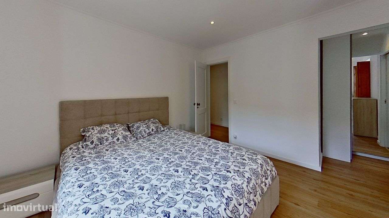 Moradia em Massamá, Rua Direita (tem anexos T-0 e T-2 independentes)-19