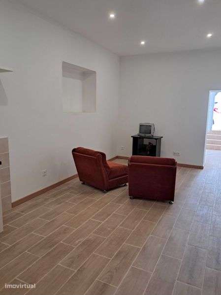 Moradia com quintal e anexo - Grande imagem: 5/12