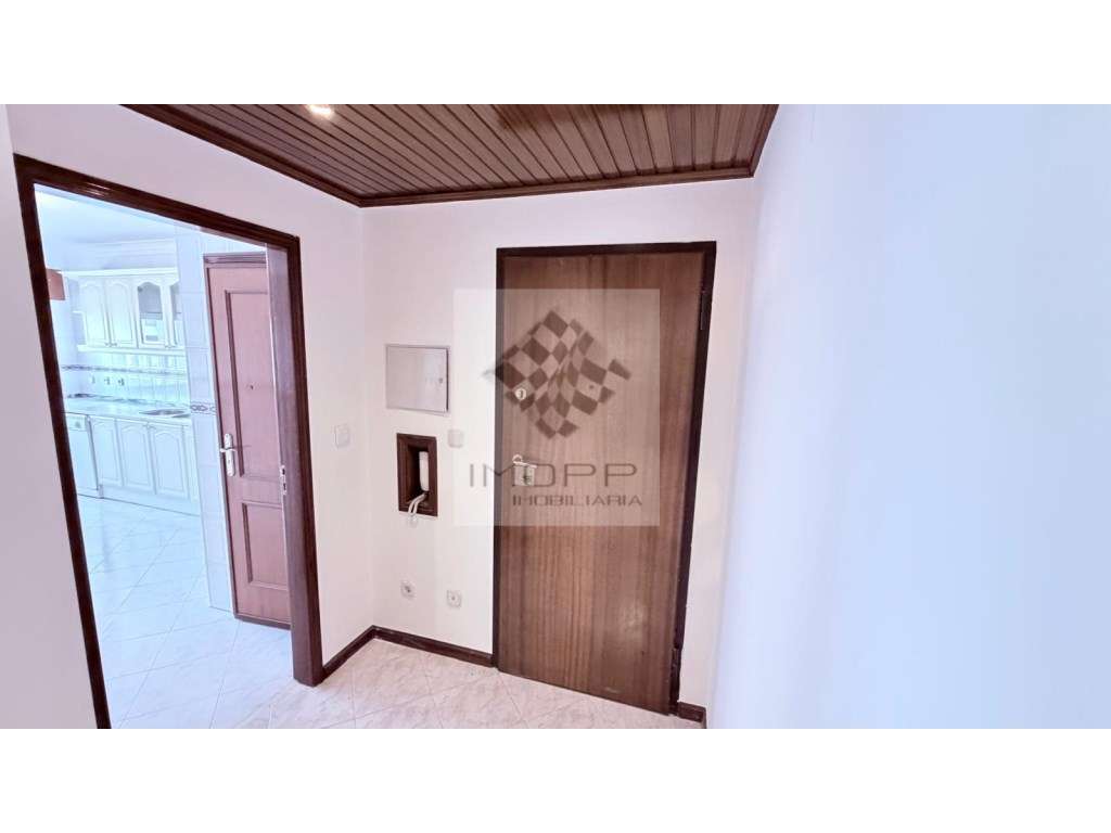 Fabuloso apartamento T2 na Cavaleira com parqueamento-2