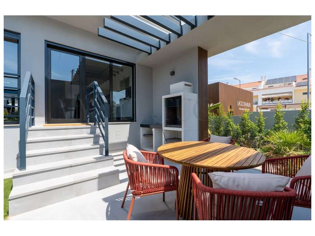 Elegância e Modernidade: Moradia T4 de Luxo com Rooftop em Alcochete-37