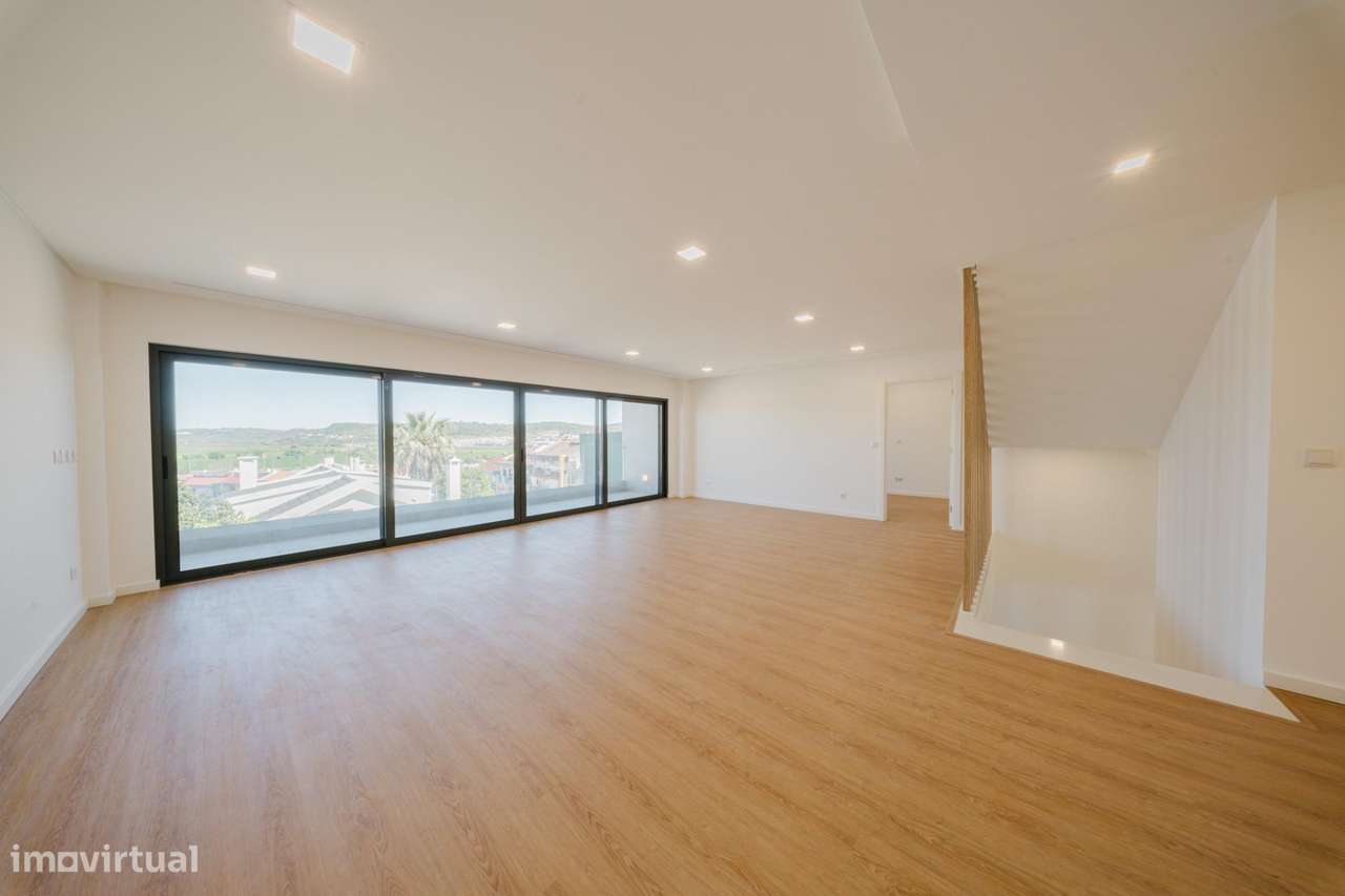 Moradia T5 de Luxo com Piscina e Vista Panorâmica em Mealhada, Loures-36