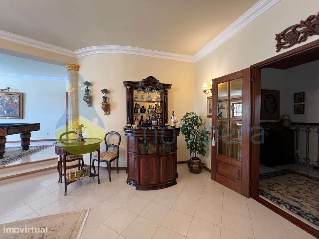 SOBERBA MORADIA T6 COM CASA DE HOSPEDES EM ANEXO-18