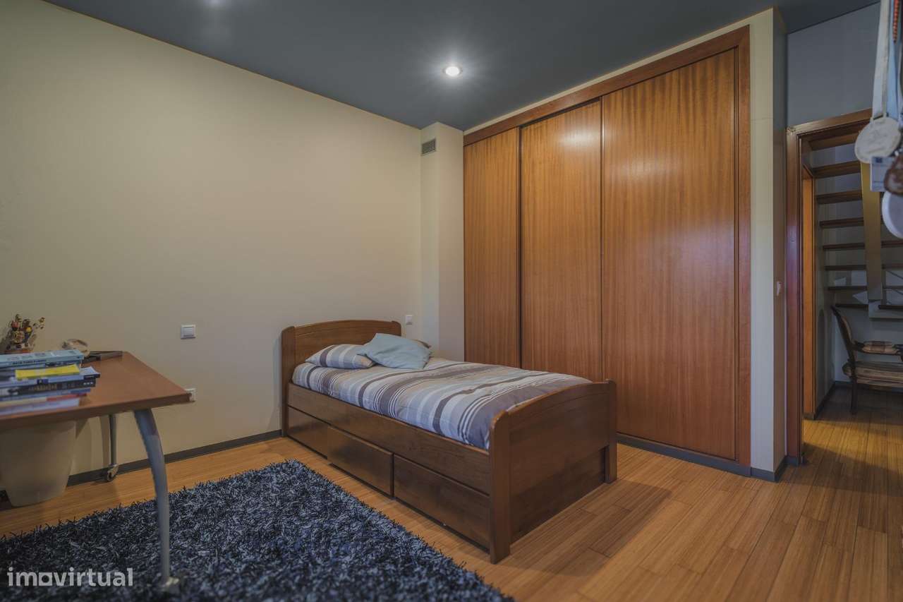 Moradia T4 com jardim e garagem dupla a 6 min do centro de Braga-15