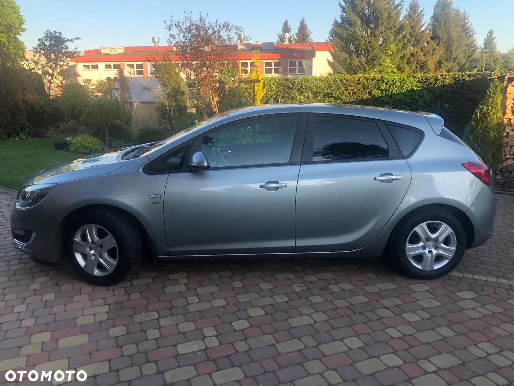 Opel Astra GTC 1.4 Turbo - 2