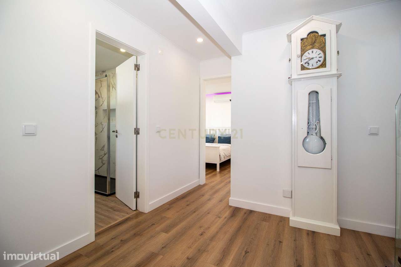 Vivendo o Sonho: Luxuosa Moradia T5 em Albarraque com Espaço de Lazer-29