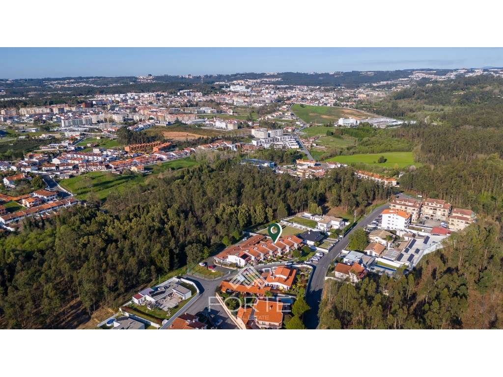 Moradia T3+1 em Travanca, Santa Maria da Feira-39