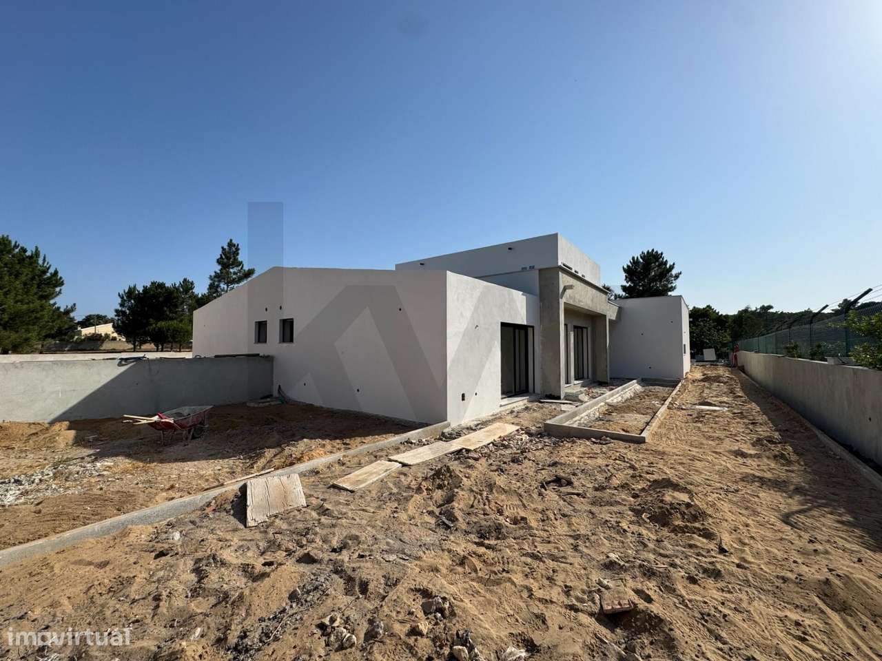 Moradia T3+1 Exclusiva com Piscina Junto ao Pinhal da Aroeira-13