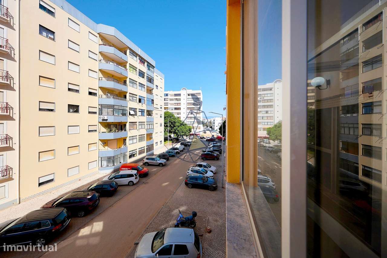 Apartamento T2 com Garagem e Elevador — Portimão-7