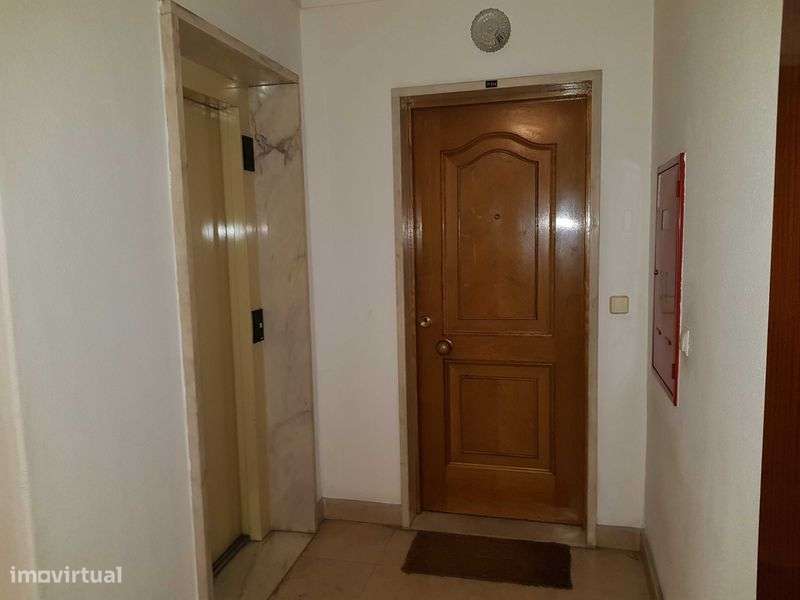 T5 SD Benfica com 315m2 Remodelado com 2 Lug Gar e Arrecadação - Grande imagem: 5/11